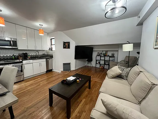 Rented by Zjama Realty Corp | media 18