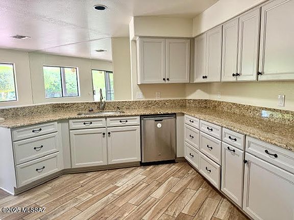 2nd image of 788 W Fountain Creek Dr