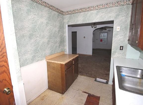 3rd image of 1300 Birch St