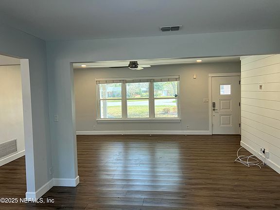 3rd image of 6872 SAN SABASTIAN Avenue