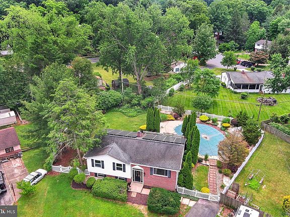 3rd image of 1502 Meadow Ct