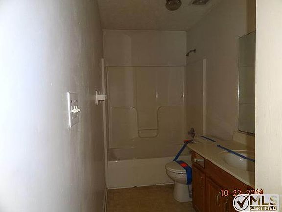 5th image of 599 Woodhaven Dr