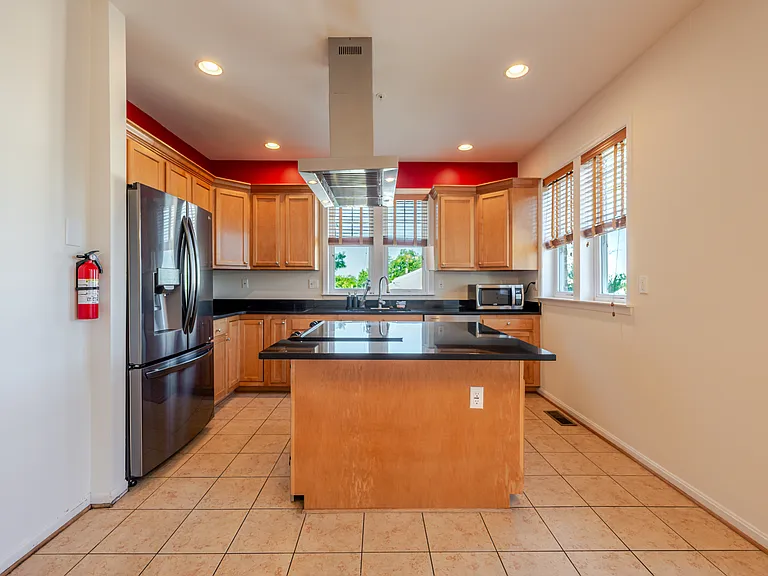 2390 Elvans Rd SE — Photo 8