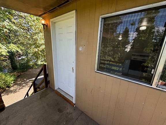 2nd image of 144-146 19th St SE