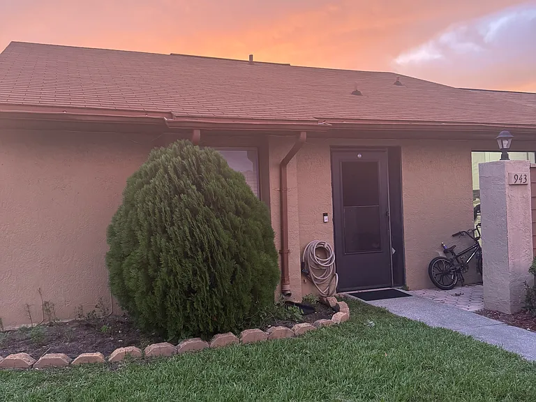 943 Park Villa Cir #943 — Photo 4