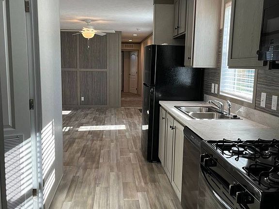 4th image of 10682 Hawthorn Rd #22