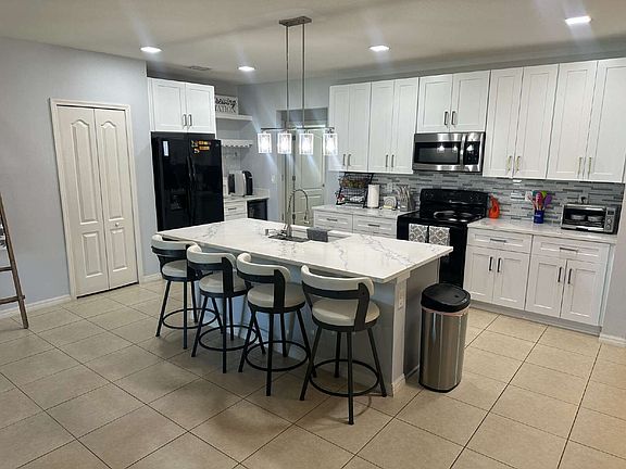 3rd image of 1133 Morgan Cir NE