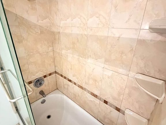 2nd image of 600 NE 36th St #561