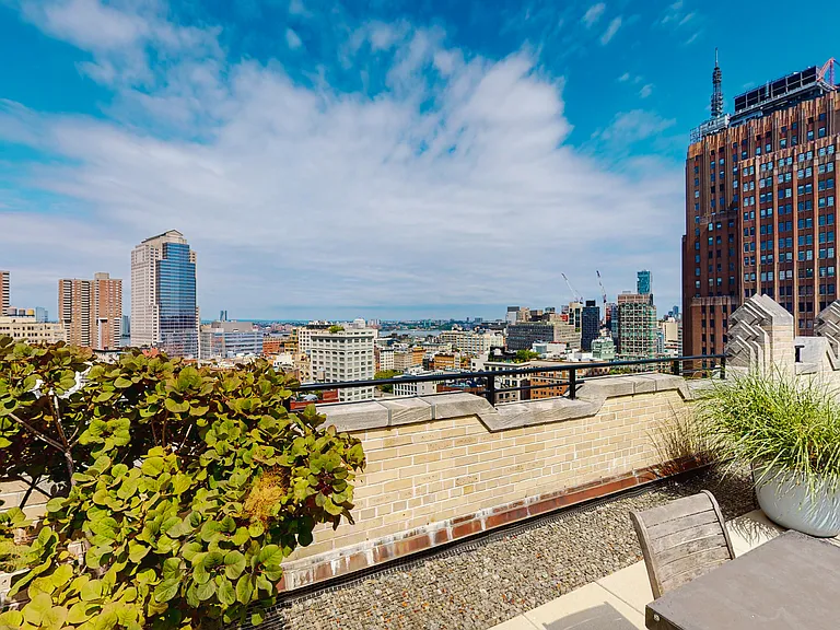 90 Franklin St #5S — Photo 12