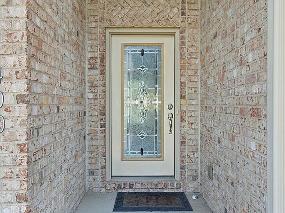 4th image of 400 Artesa Dr