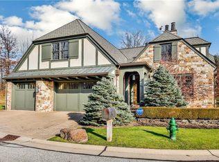 55 Lancaster Ct, Moreland Hills, OH