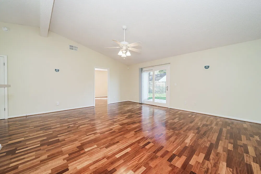3 bed, 2.0 bath, 1425 sqft, $1,870 — Photo 3
