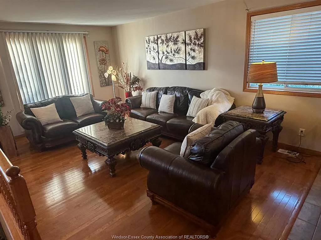 5 bed, $3,000 — Photo 2