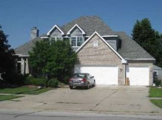 1100 N Edgelawn Dr, Aurora, IL 60506