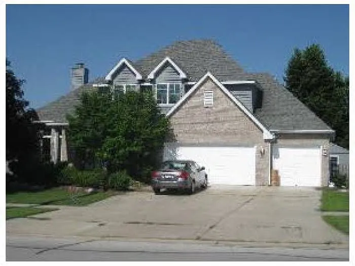 1100 N Edgelawn Dr photo 1