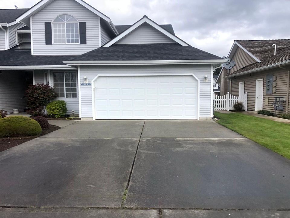 Attached 2 car garage