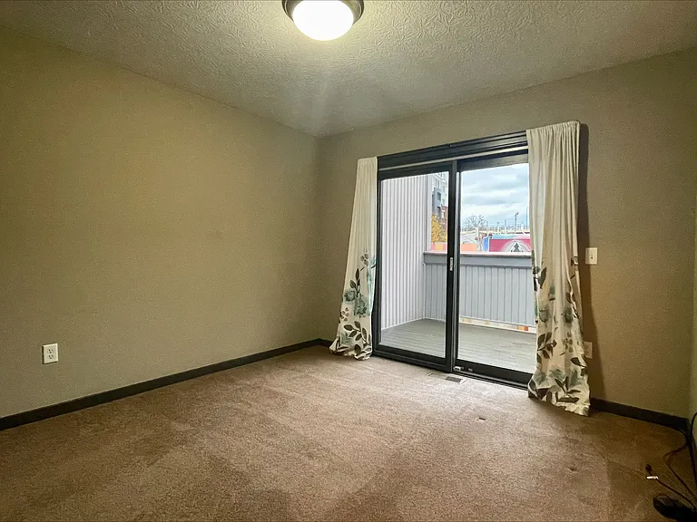 117 N Howard St — Photo 14