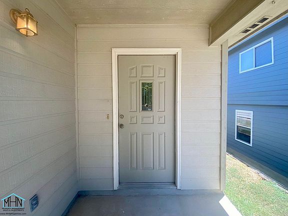 2nd image of 3430 Ironwood Fls