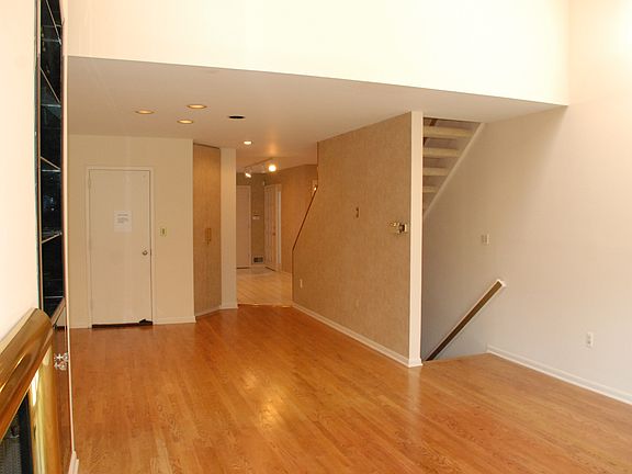 4th image of 301 Barringer Ct