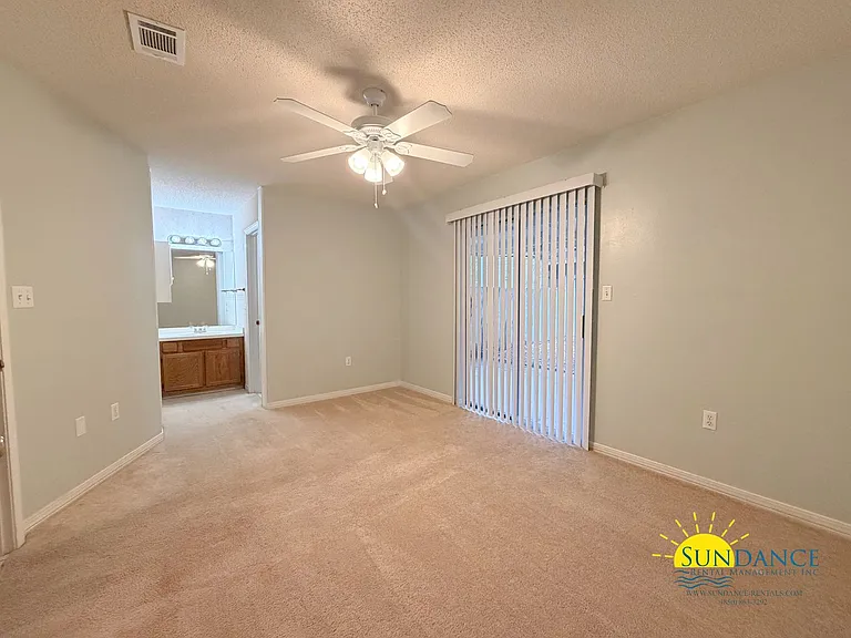 946 Ashley Ln #B — Photo 7