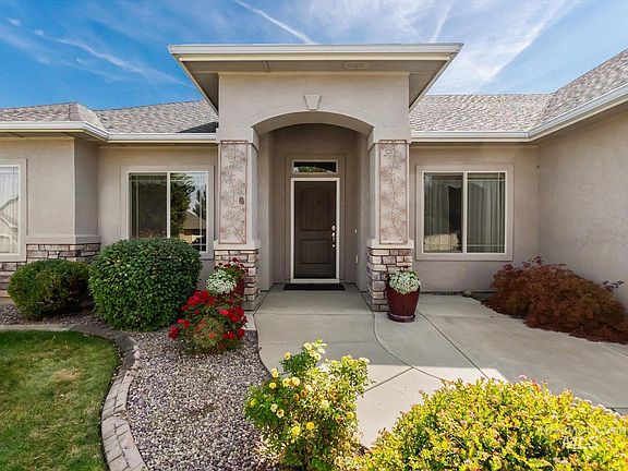 2nd image of 1118 Regency Way