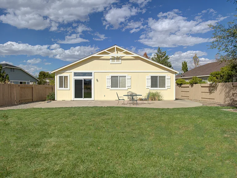 2050 Brittany Meadows Dr — Photo 2