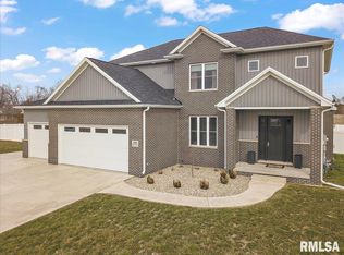 200 Navajo Trl, Groveland, IL 61535