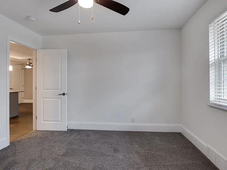 631 Broadmoor Dr — Photo 9