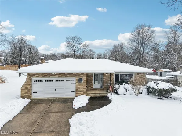 5755 Elm Hill Dr, Solon, OH 44139