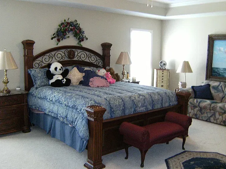 3 bed, 2208 sqft, $2,400 — Photo 4