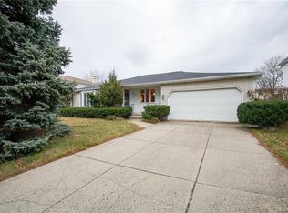207 Shetland Dr, Williamsville, NY 14221