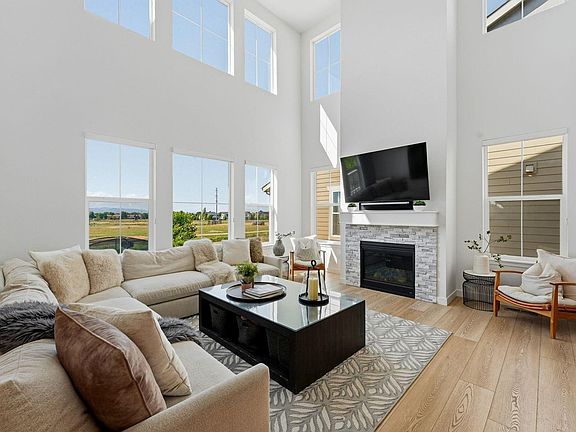 3rd image of 941 Wildrose Pl