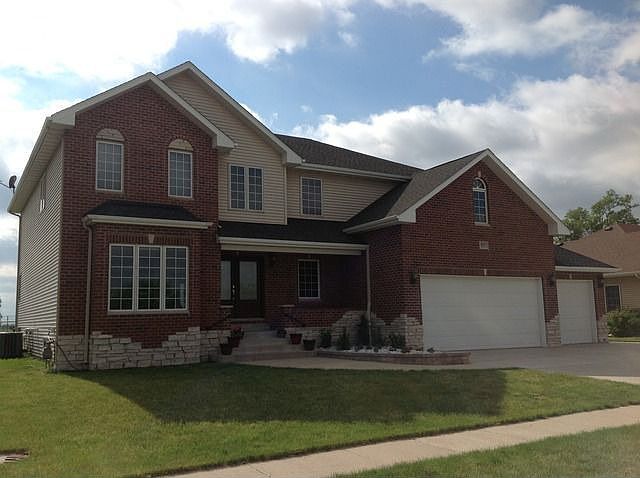 1st image of 830 Pheasant Ln