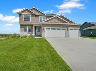 1416 Partridge Ln, Waterloo, IA 50701