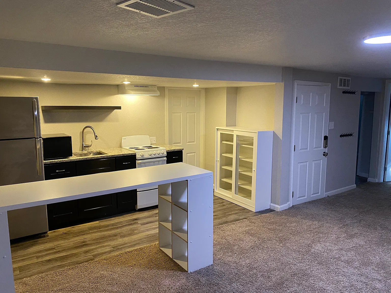 Meade Ave 130, Unit B/Lower - B/Lower — Photo 3