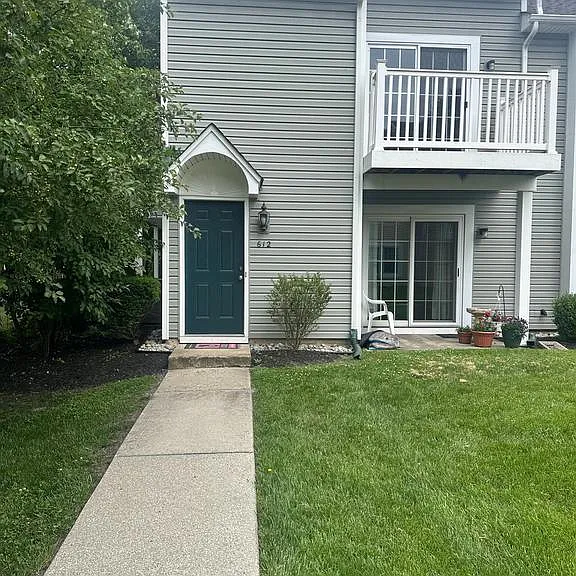 612 Yorkshire Ct — Photo 1