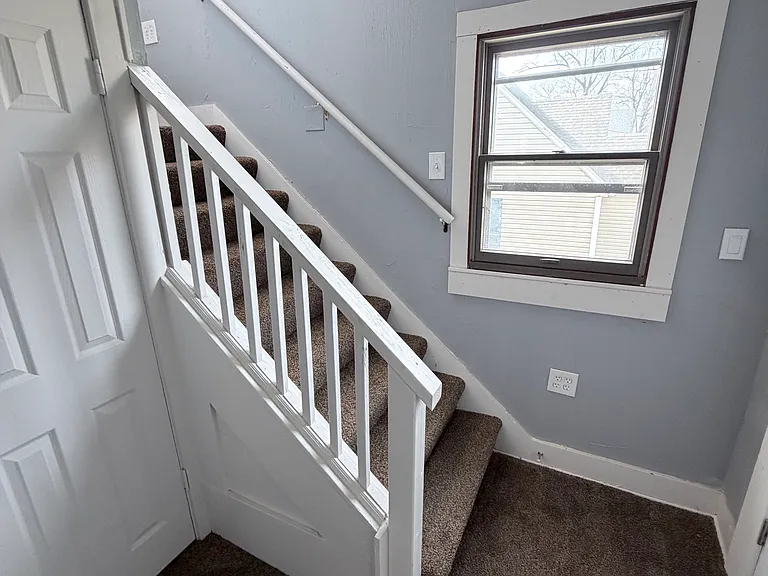 722 Iona Ave — Photo 3