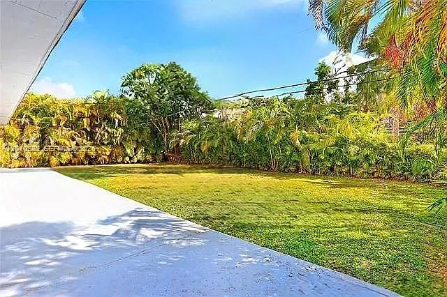 7415 SW 56th Ave — Photo 3