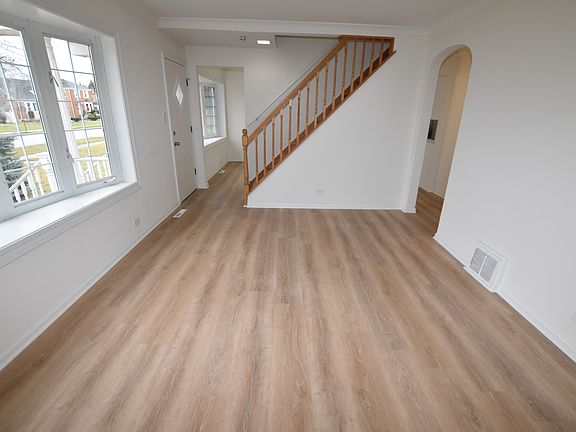 5th image of 7917 W Metropole St