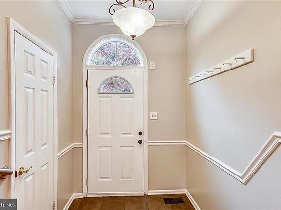 5th image of 9 Lake Park Ct #982