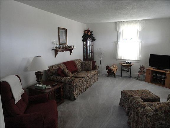 2nd image of 135 Kingston St