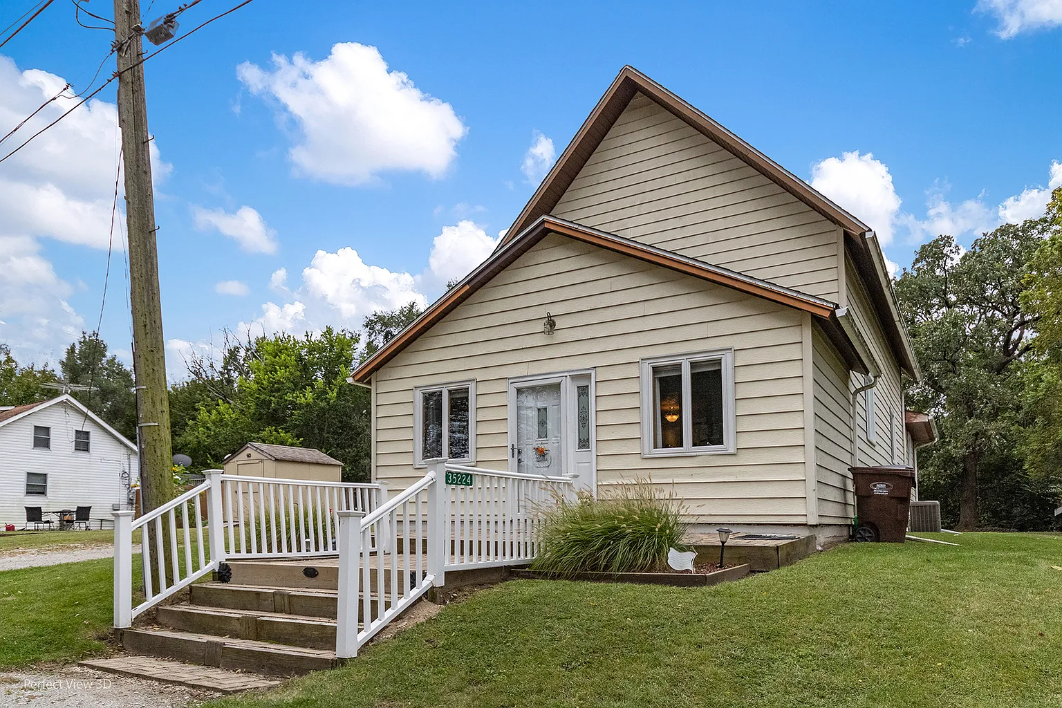 35224 Grant Ave photo 1