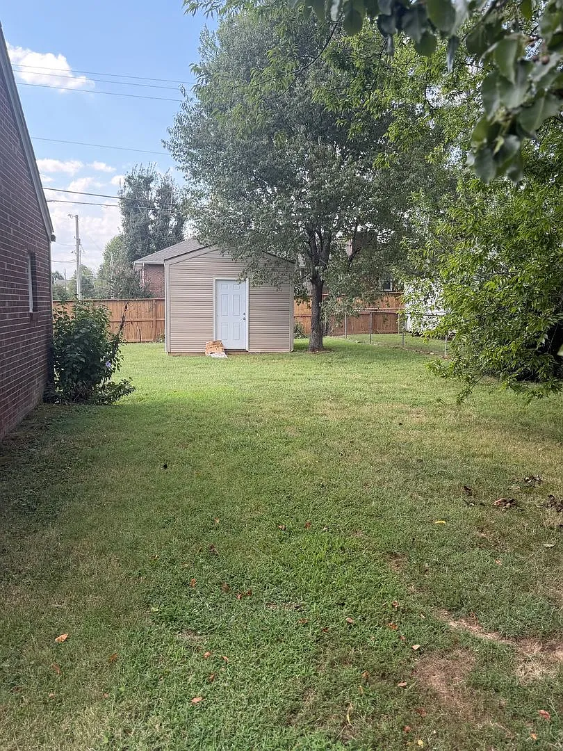 4 bedroom 2.5 bathroom house for rent — Photo 3