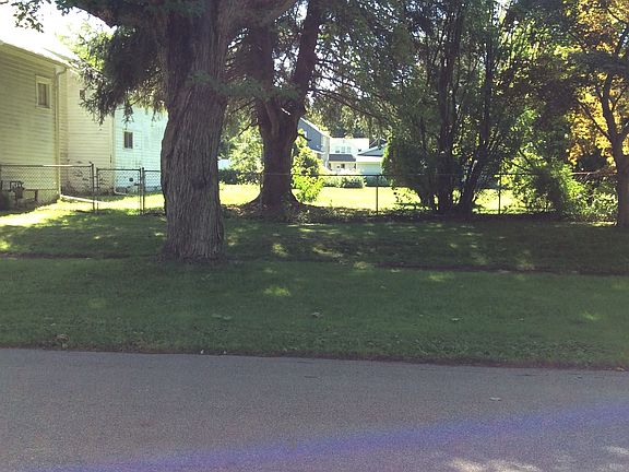 2nd image of 611 Lakeview Ave