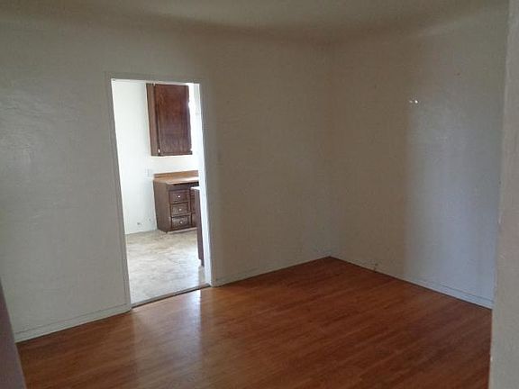 2nd image of 5621 Deane Ave