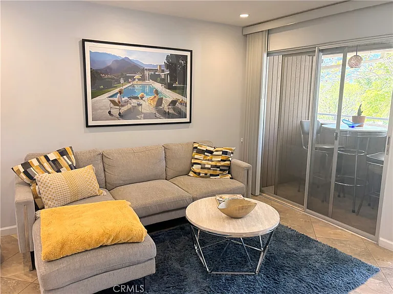 510 N Villa Ct — Photo 3