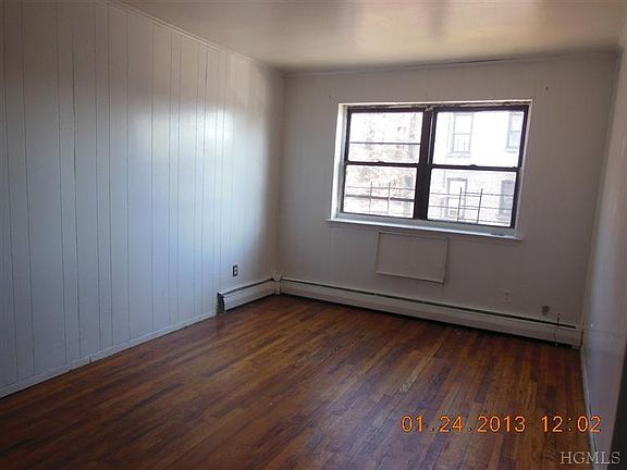 3rd image of 1102 Stratford Ave