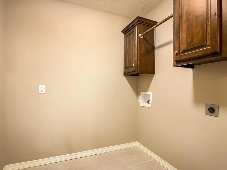 1064 E Lakota St — Photo 23