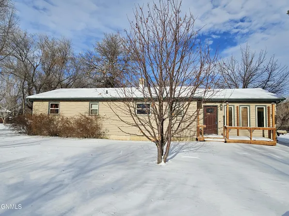 322 5th St NW #B, Hazen, ND 58545