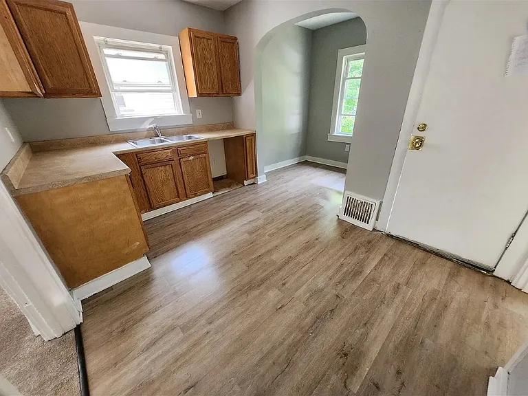628 Glendora Ave — Photo 5